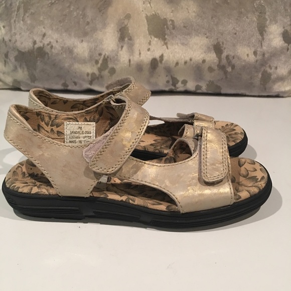 ❤️❤️BEAUTIFUL GOLFSTREAM SHOES SANDALS SIZE 7❤️ - Picture 1 of 4